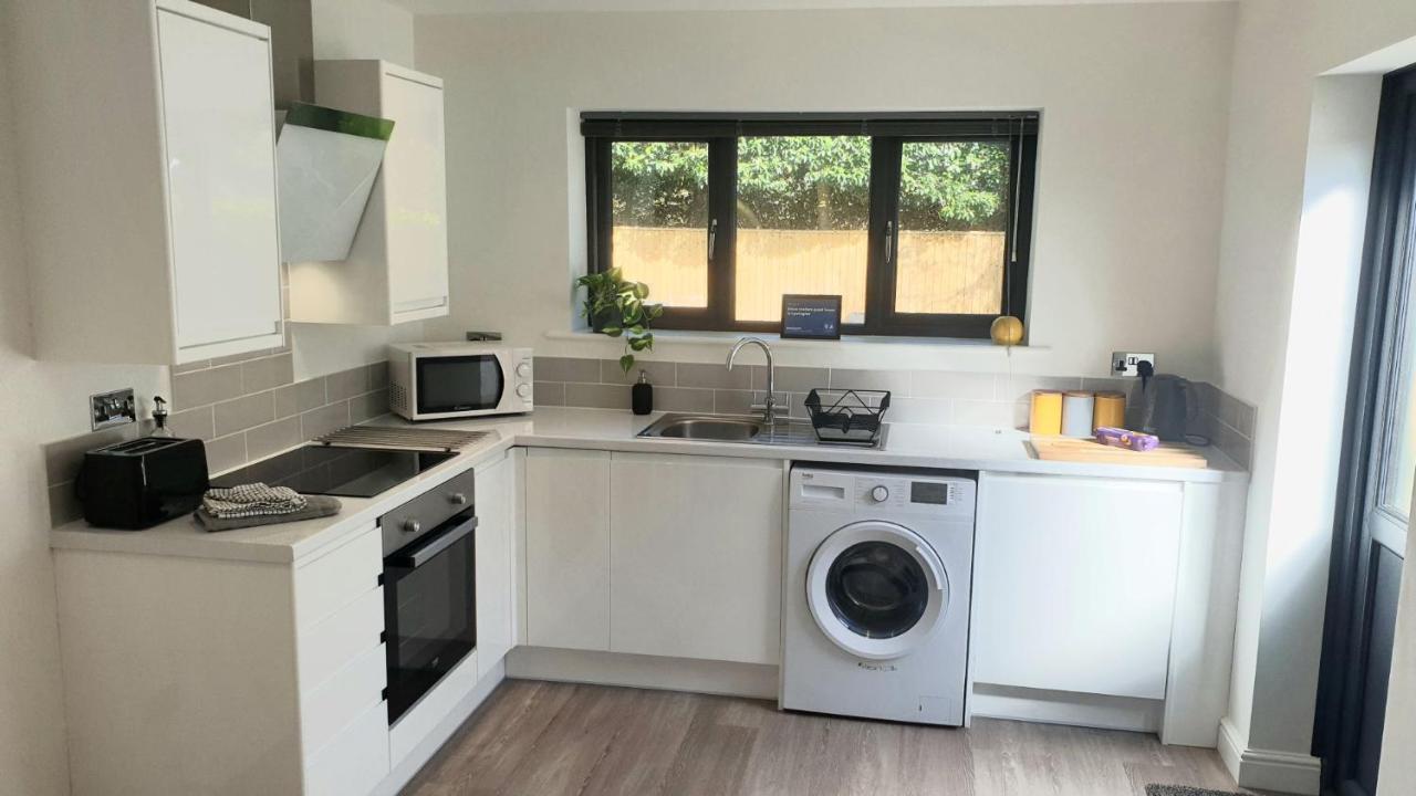 Large Modern Self Contained Apartment In Lymington Exteriör bild