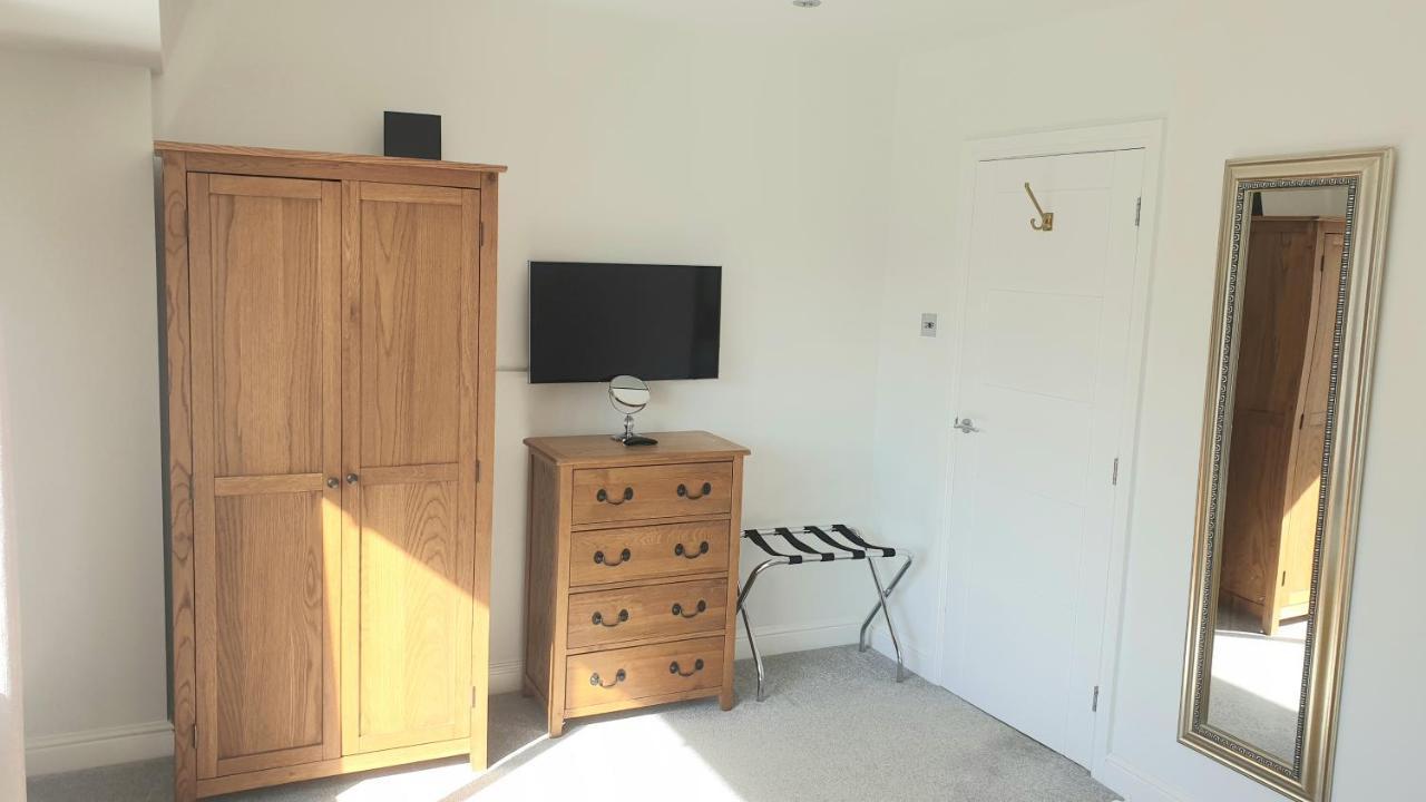 Large Modern Self Contained Apartment In Lymington Exteriör bild