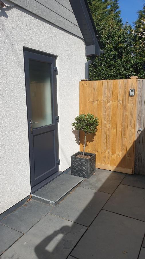 Large Modern Self Contained Apartment In Lymington Exteriör bild