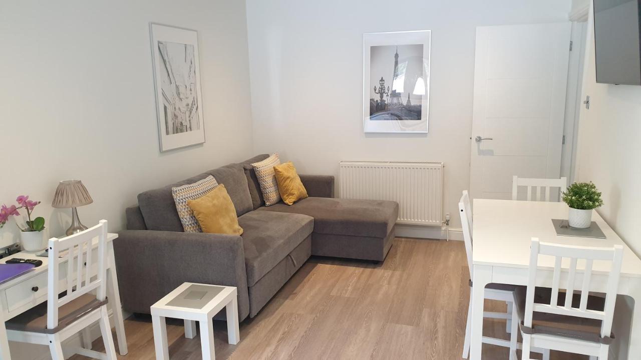 Large Modern Self Contained Apartment In Lymington Exteriör bild